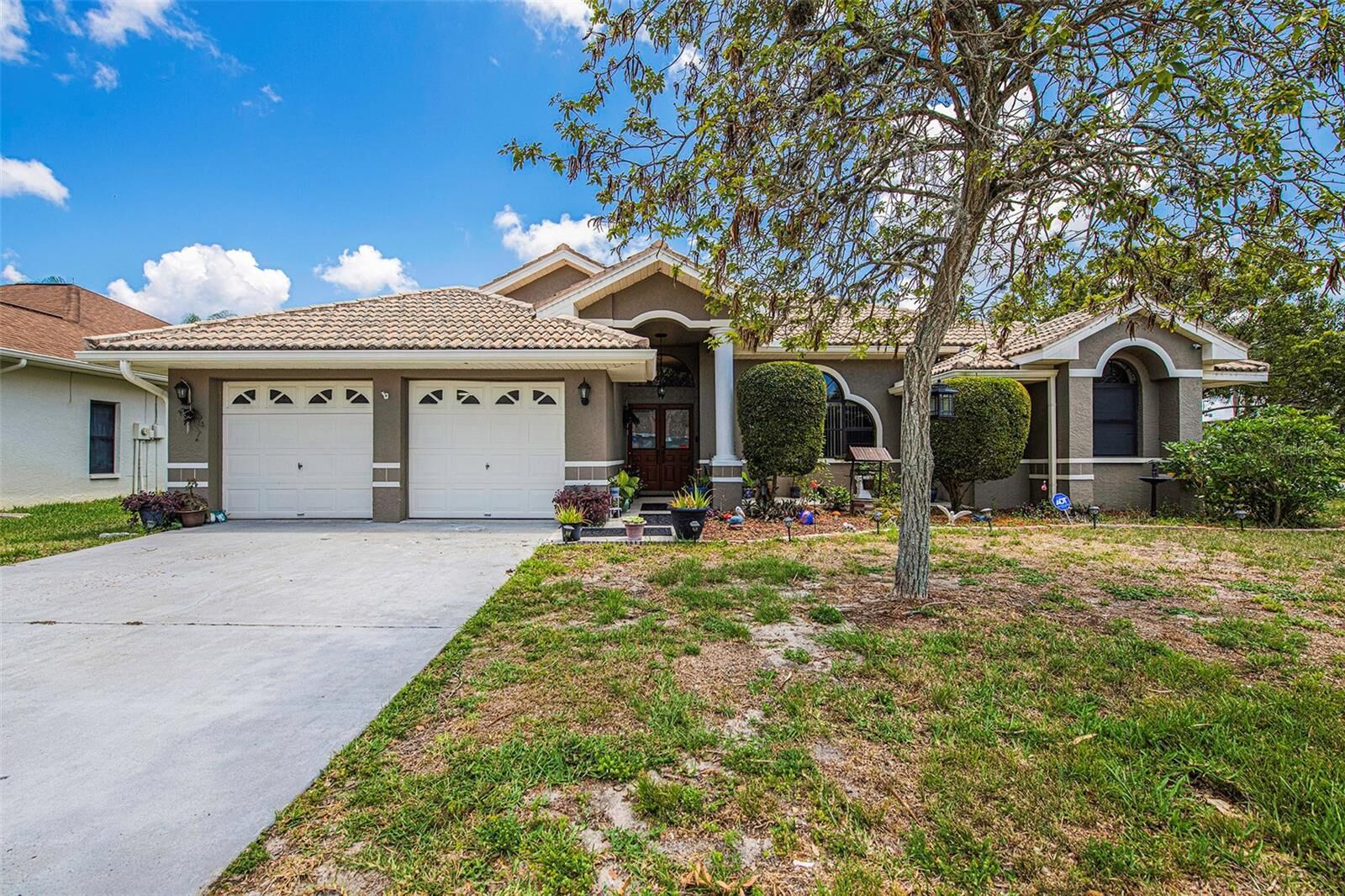 Property Photo: 9210 Duffer Court FL 34667