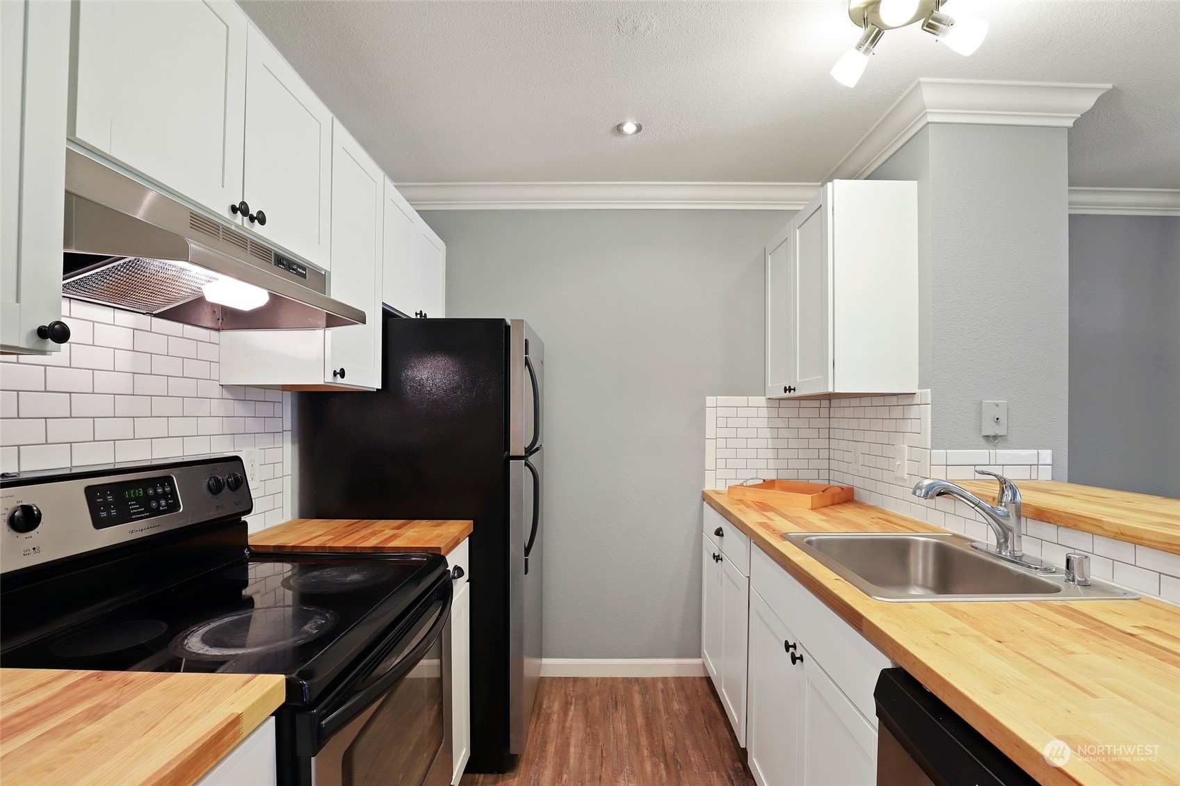 Property Photo: 31500 33rd Place SW U204 WA 98023