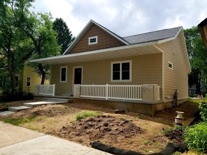Property Photo:  942 Johnson St  WI 54601 