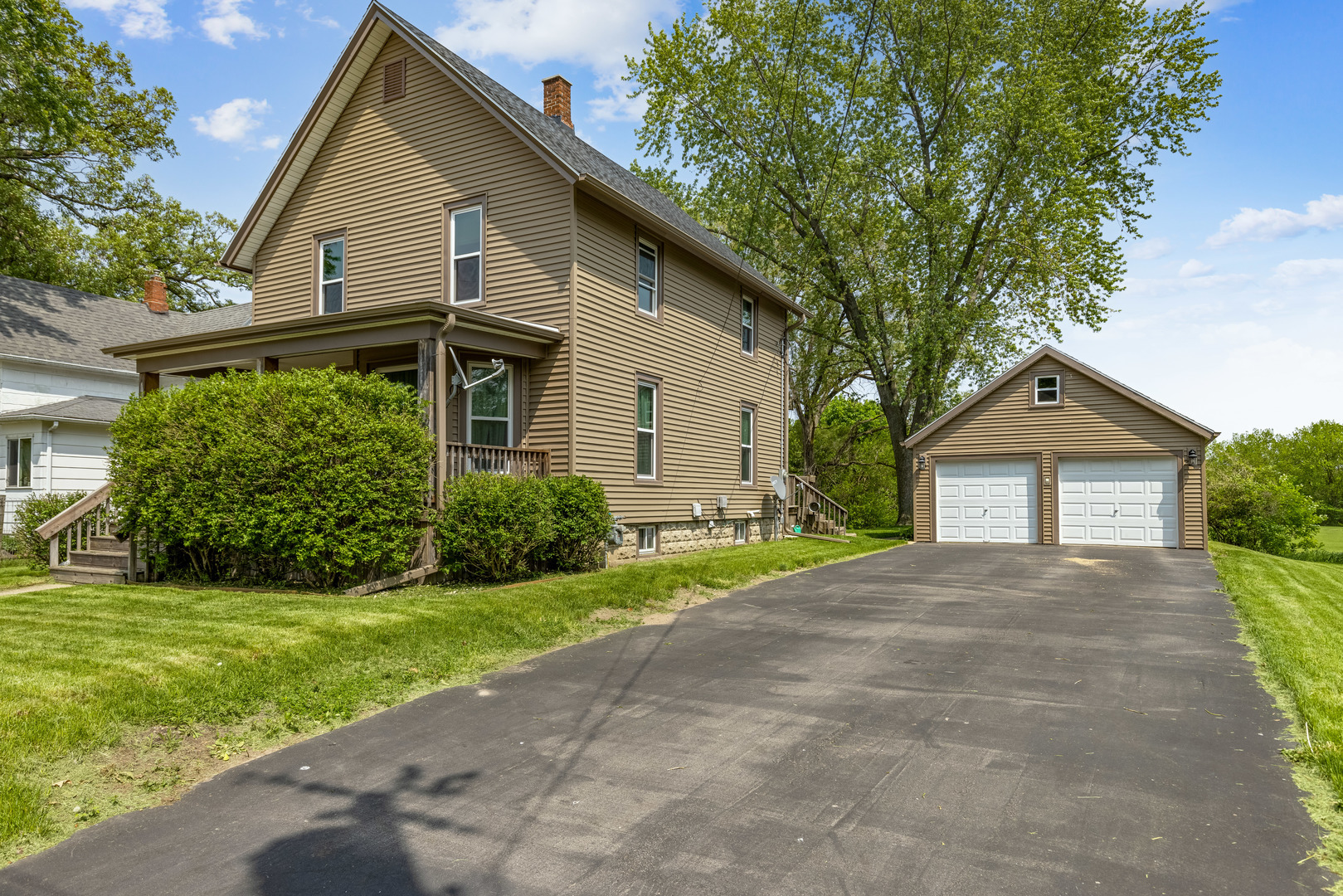 Property Photo: 845 Marvin Street IL 61080
