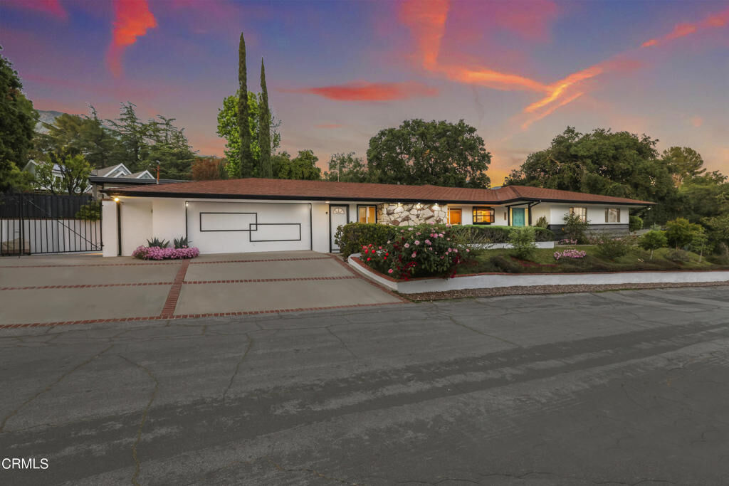 Property Photo:  2805 Frances Avenue  CA 91214 