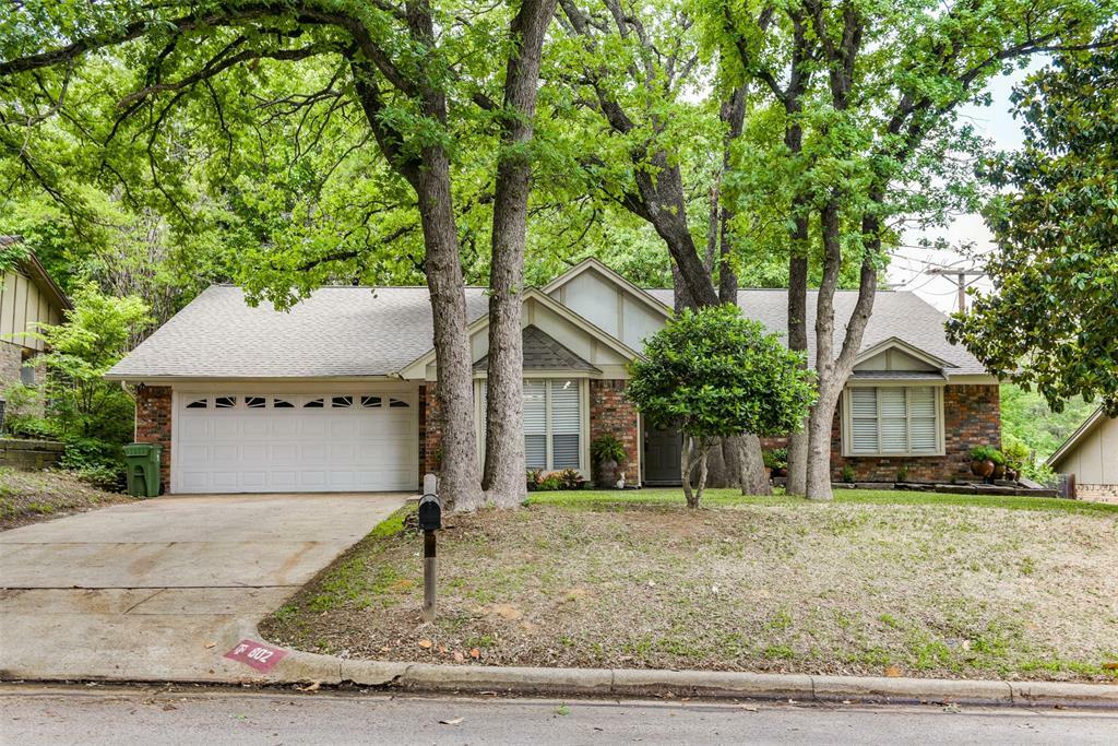 Property Photo:  802 Tanglewood Lane  TX 76012 