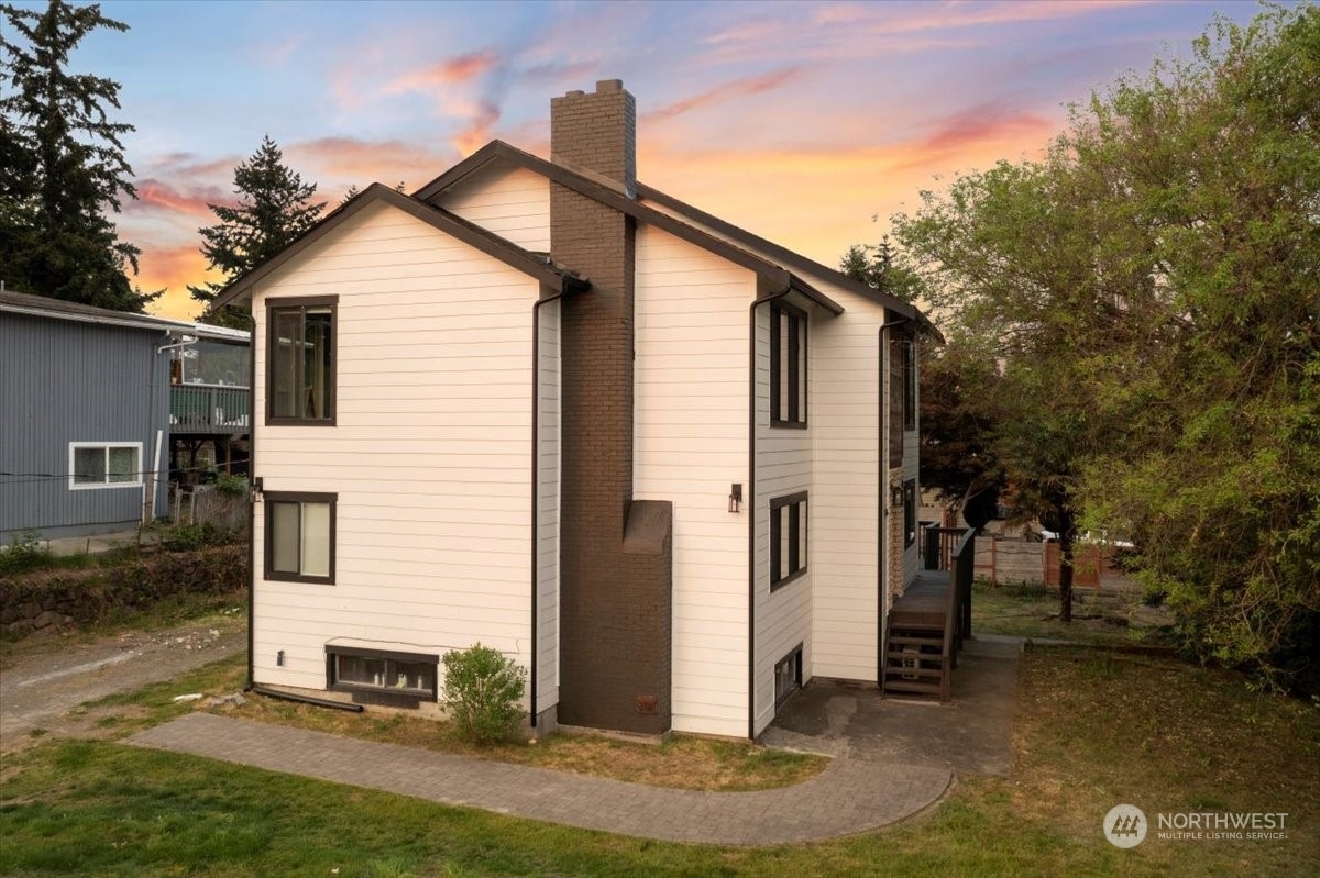 Property Photo:  136 S 120th Street  WA 98168 