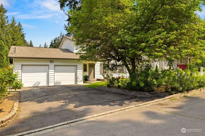 Property Photo: 16720 NE 98th Place WA 98052