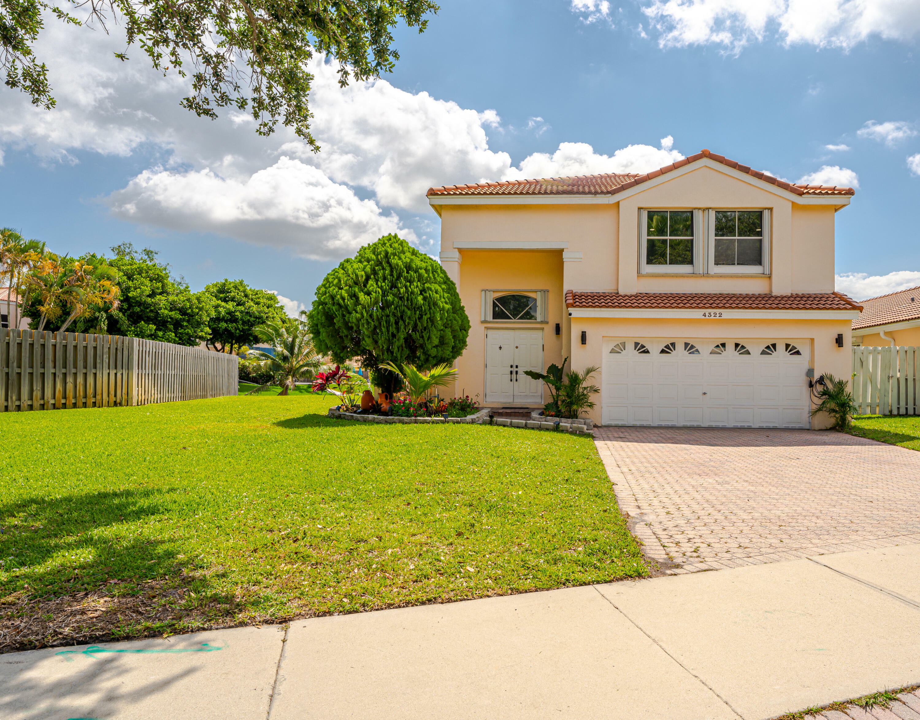 Property Photo: 4322 SW 84th Terrace FL 33328