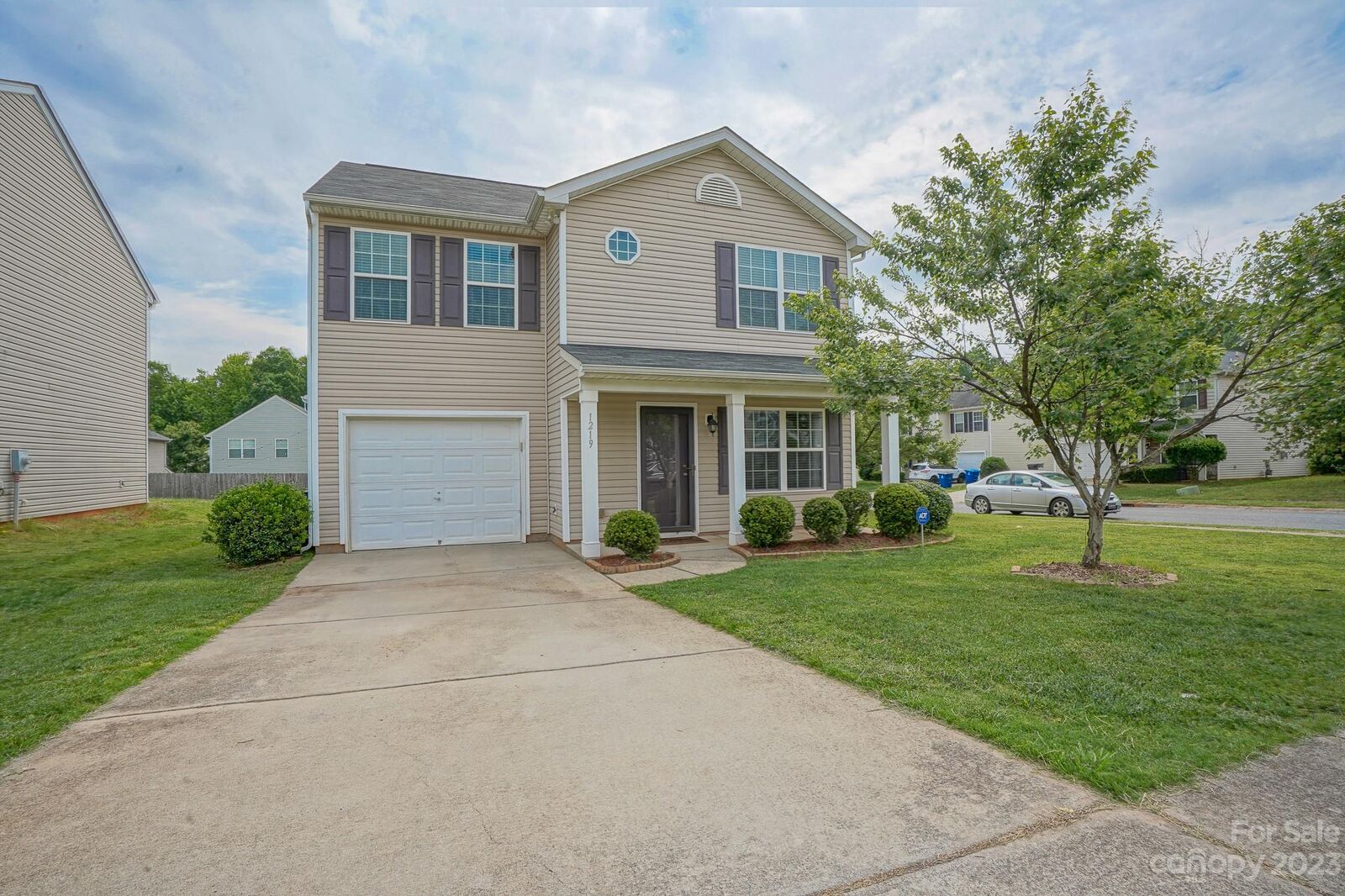 Property Photo: 1219 Chaser Ridge Court NC 28216