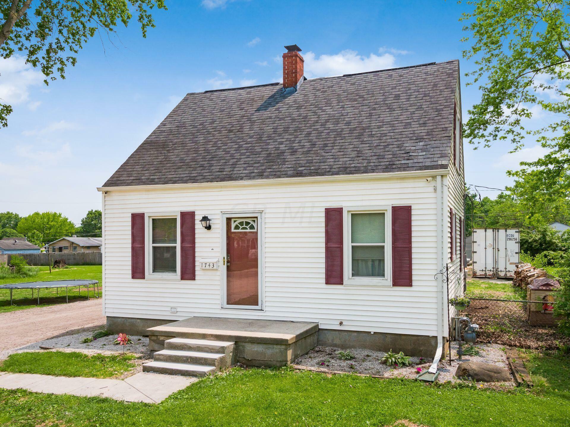 Property Photo: 1743 Linnet Avenue OH 43223