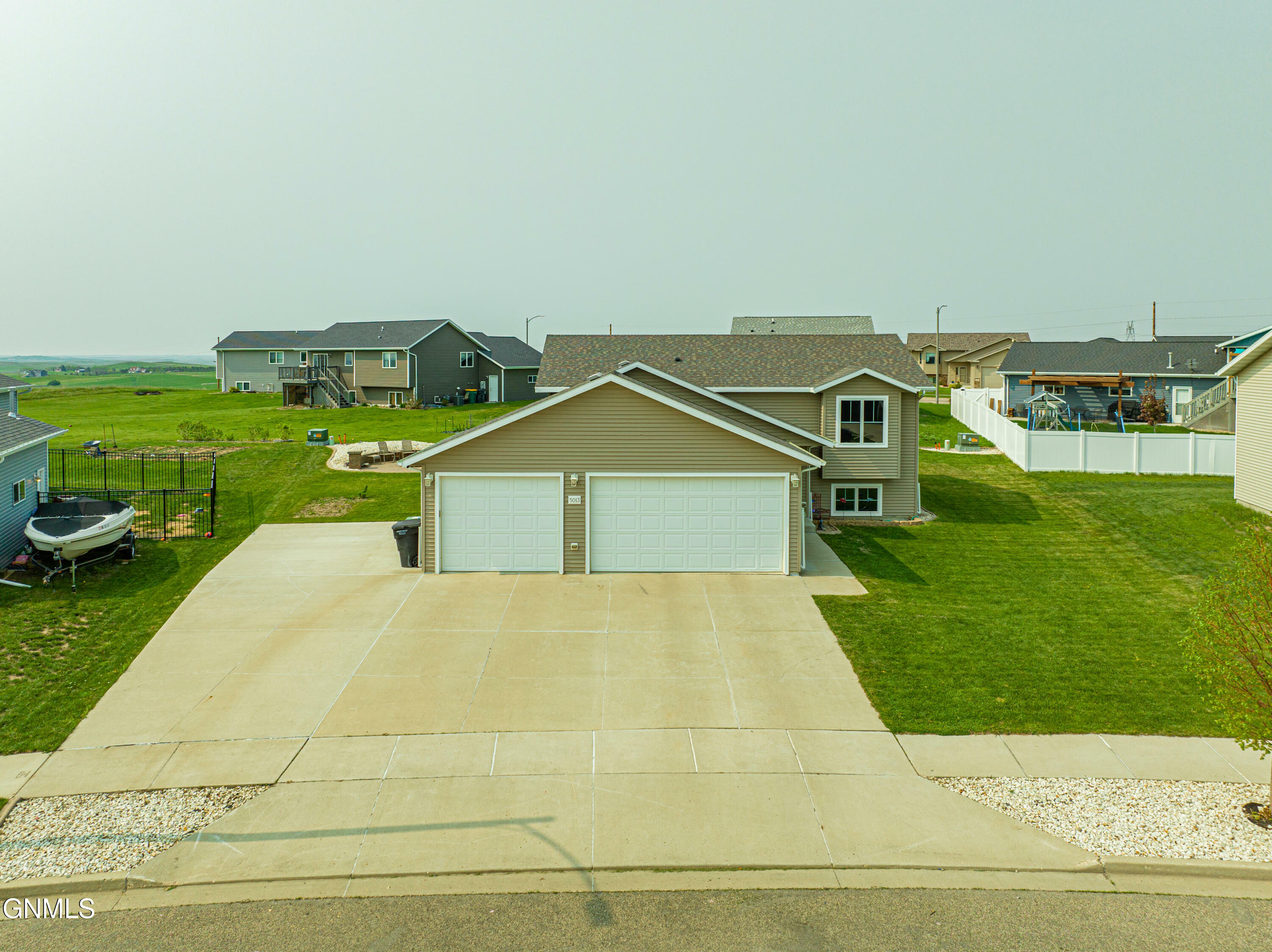 Property Photo:  5013 39th Avenue NW  ND 58554 