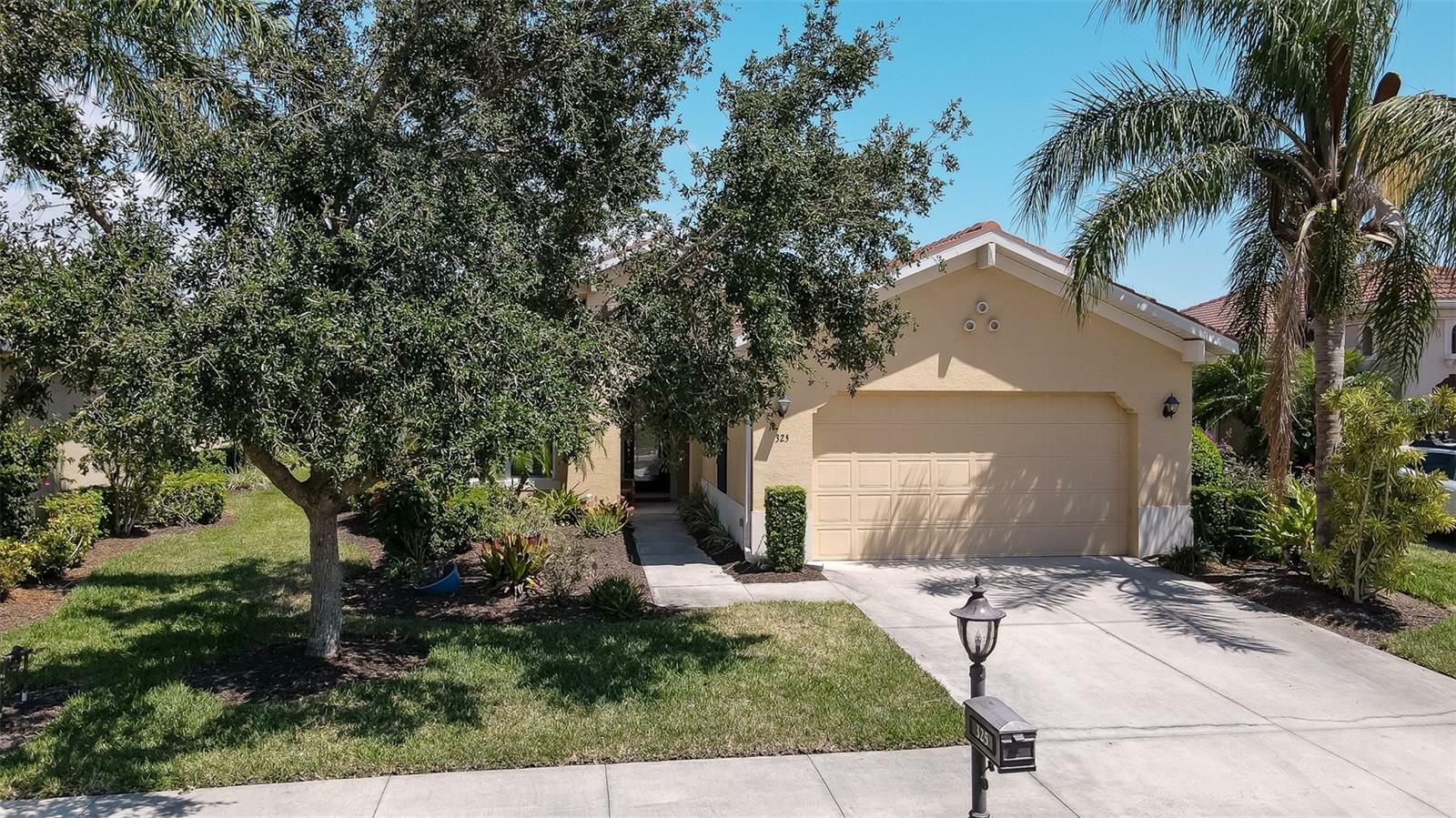Property Photo: 325 Savona Way FL 34275