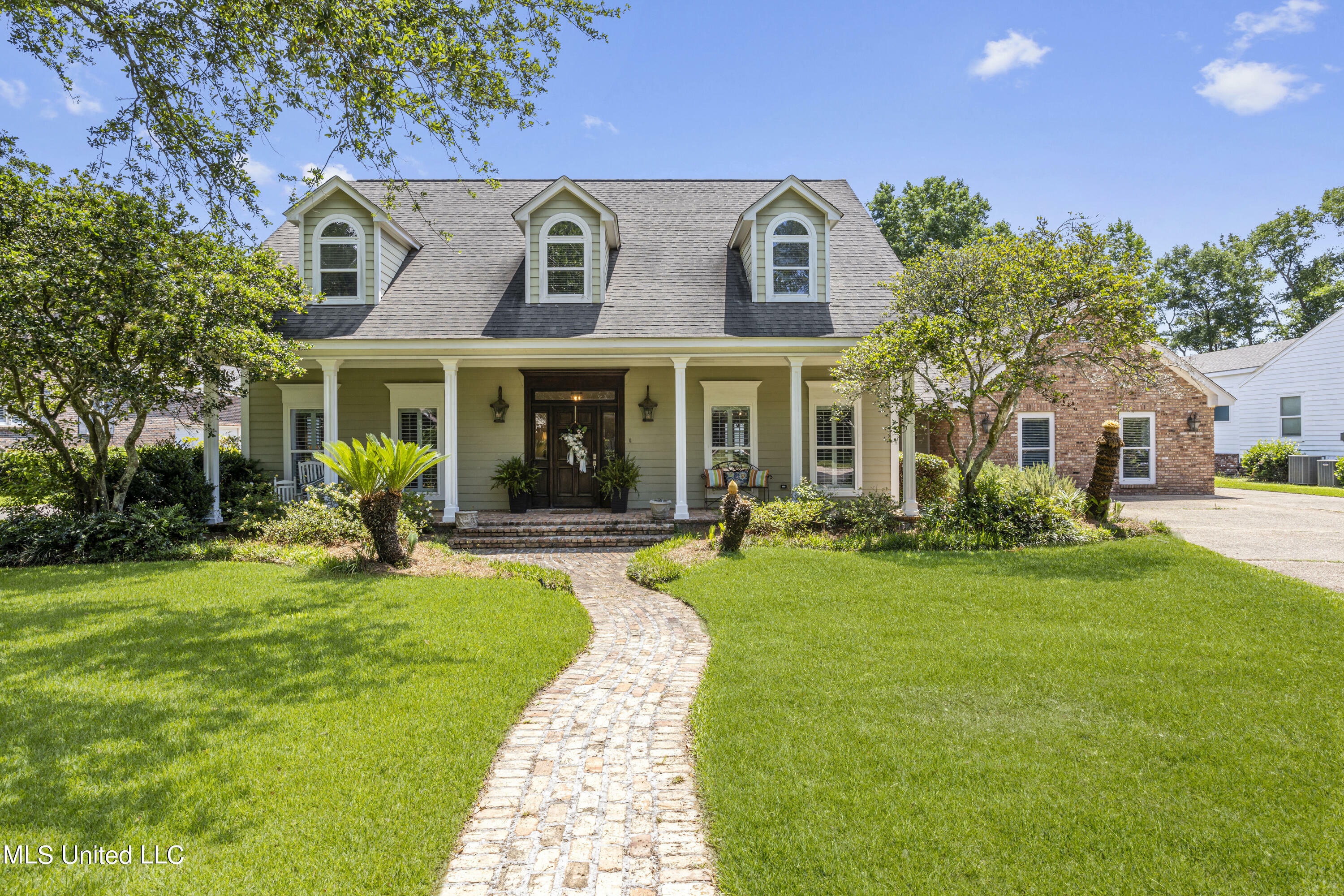 Property Photo:  28 Old Oak Lane  MS 39503 