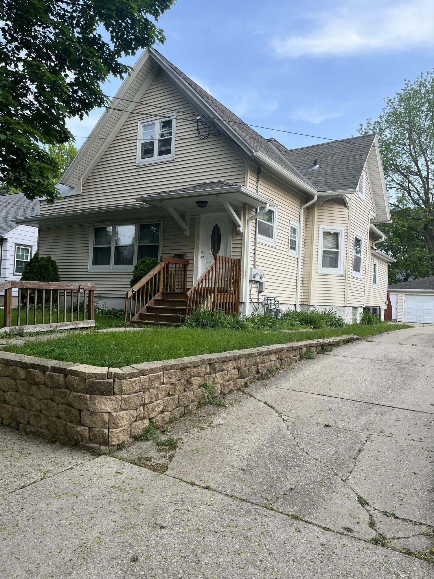 Property Photo:  605 Beechwood Ave 607  WI 53186 