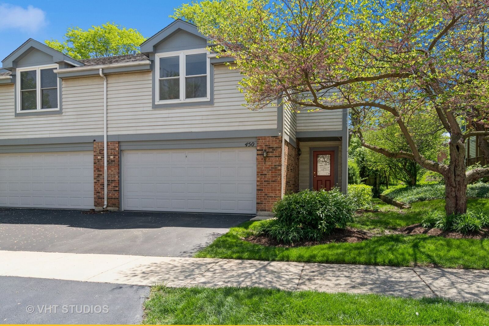 Property Photo: 450 River Front Circle IL 60540