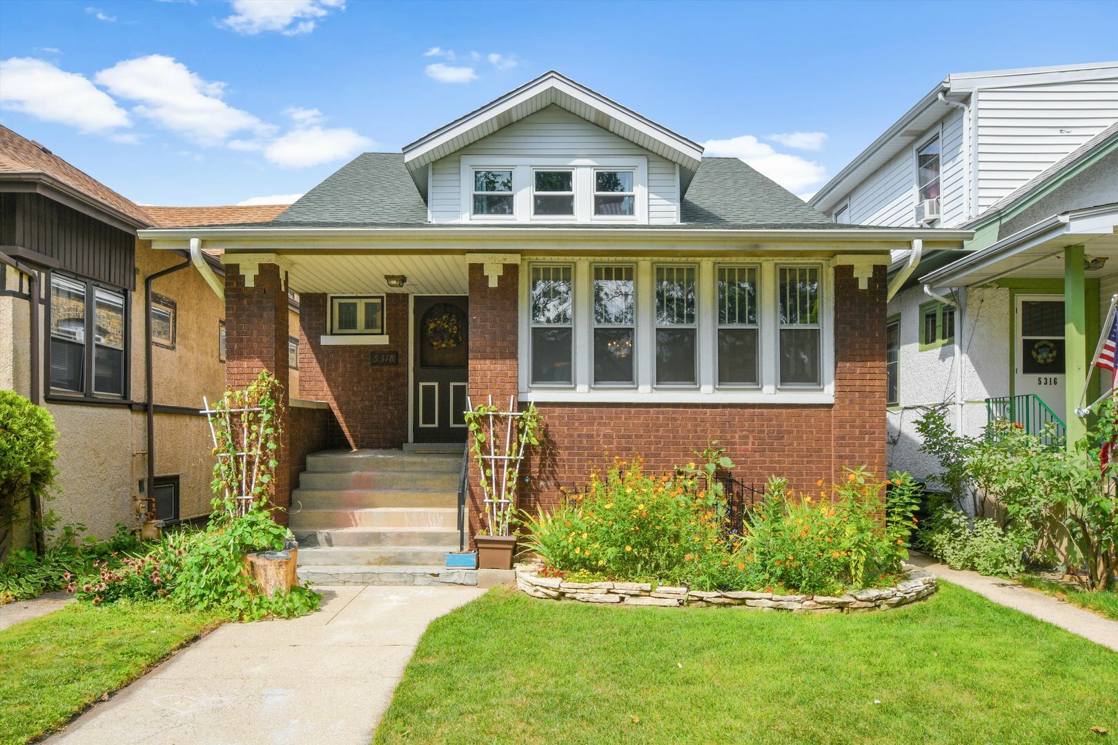 Property Photo: 5318 W Belle Plaine Avenue IL 60641