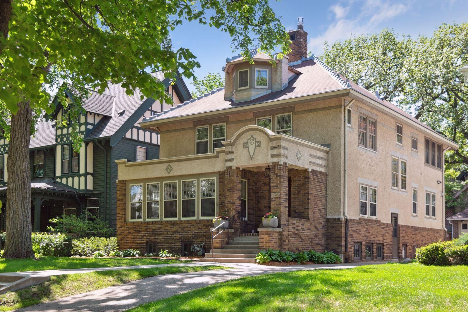 Property Photo: 1712 Humboldt Avenue S MN 55403