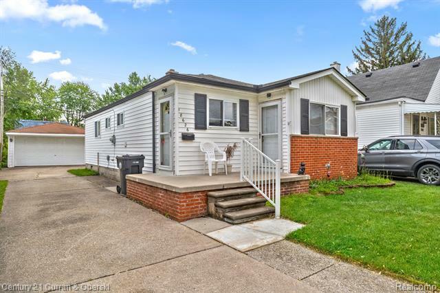 Property Photo:  18626 Reed Street  MI 48122 