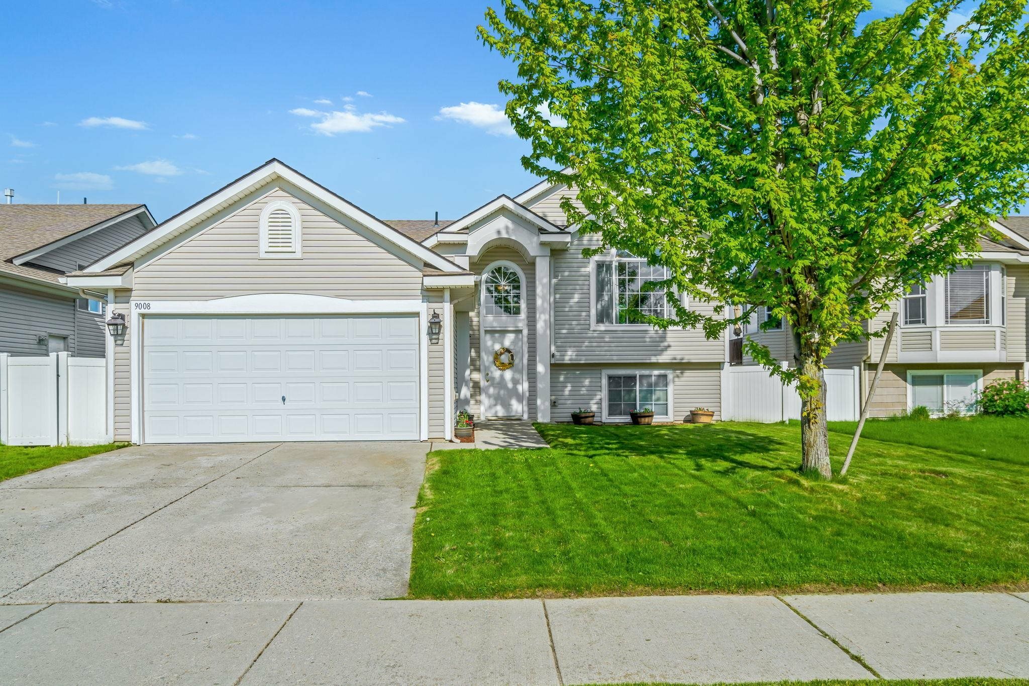 Property Photo:  9008 N Oak St  WA 99208 