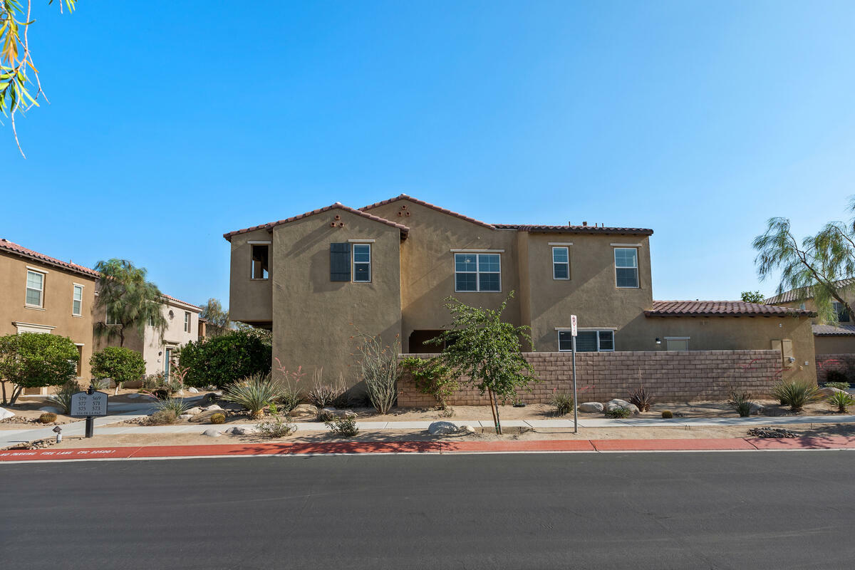Property Photo: 573 Via De La Paz CA 92211