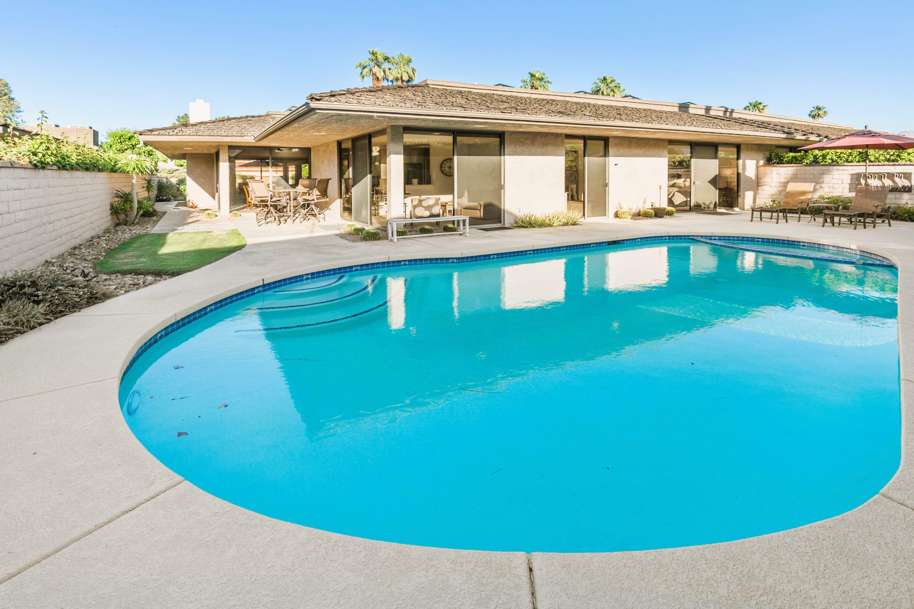 Property Photo: 17 Dartmouth Drive CA 92270