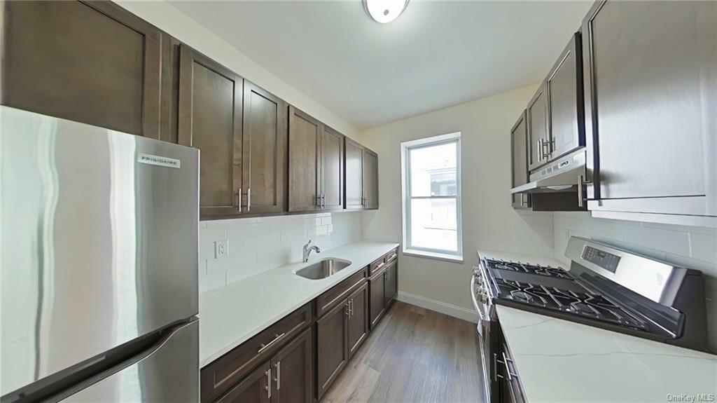 Property Photo:  1712 Seddon Street 4  NY 10461 