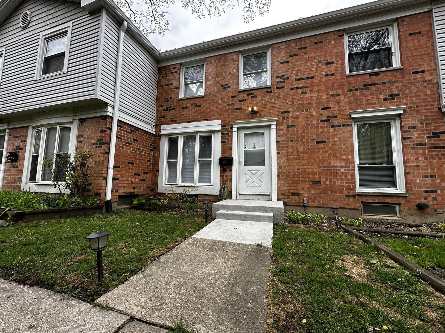 Property Photo:  1105 Colony Court  IL 60107 