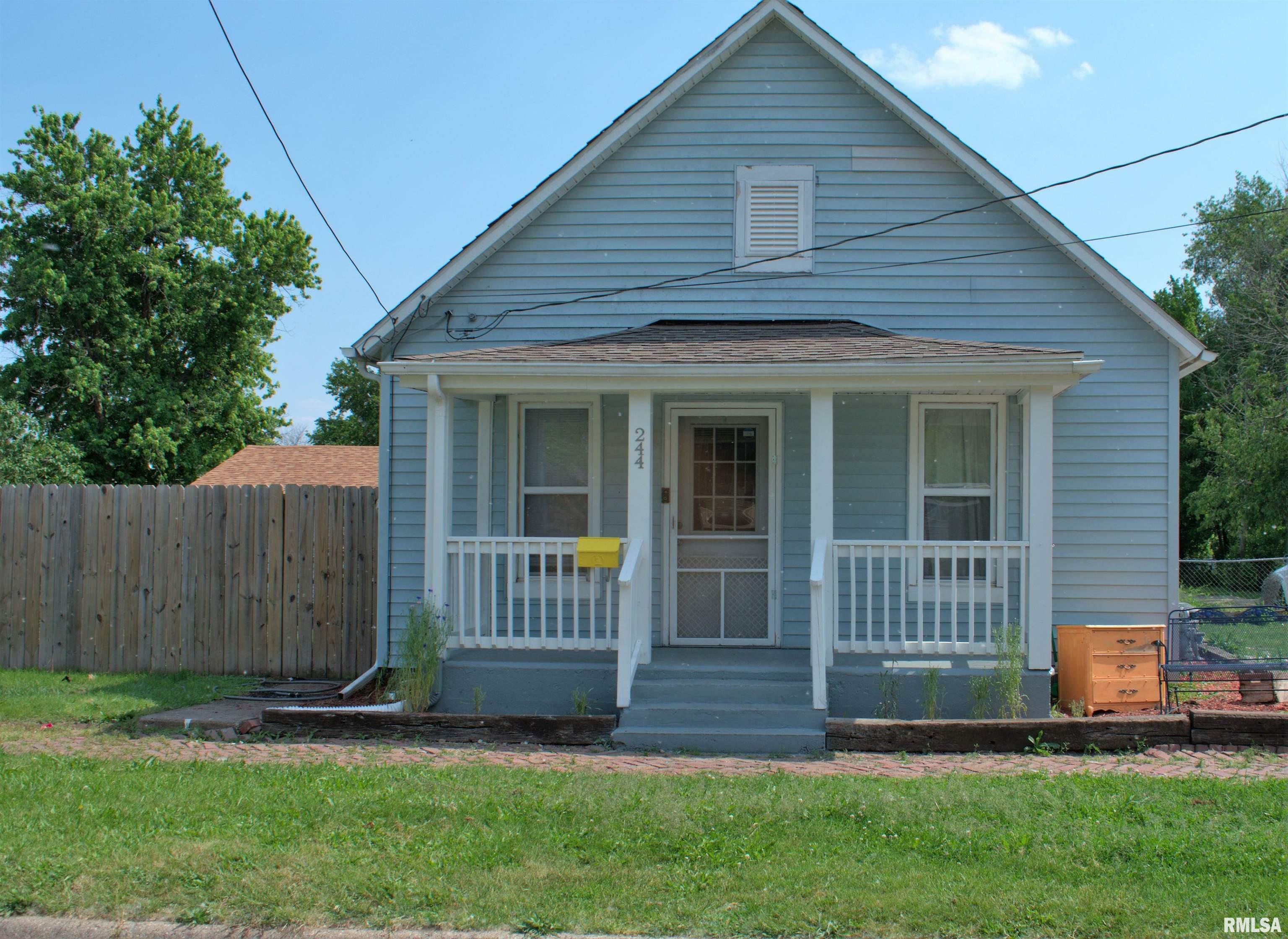 Property Photo:  244 E Hickory Street  IL 61520 