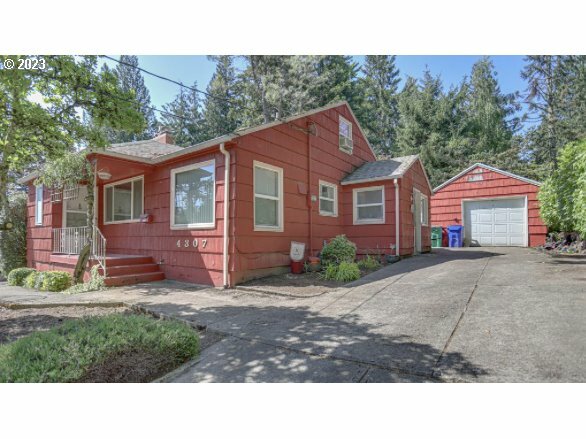Property Photo:  4307 SW Marigold St  OR 97219 