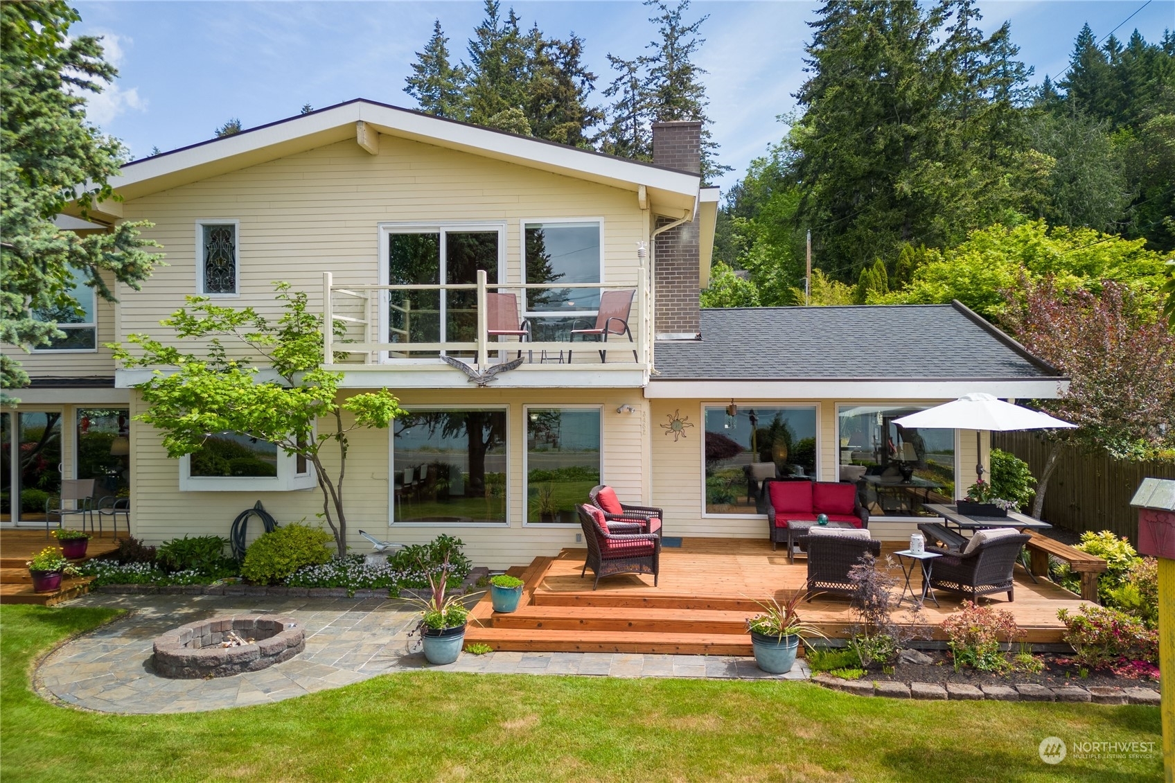 Property Photo:  3482 Crystal Springs Drive NE  WA 98110 