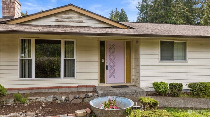 Property Photo:  333 N 205th Street  WA 98133 