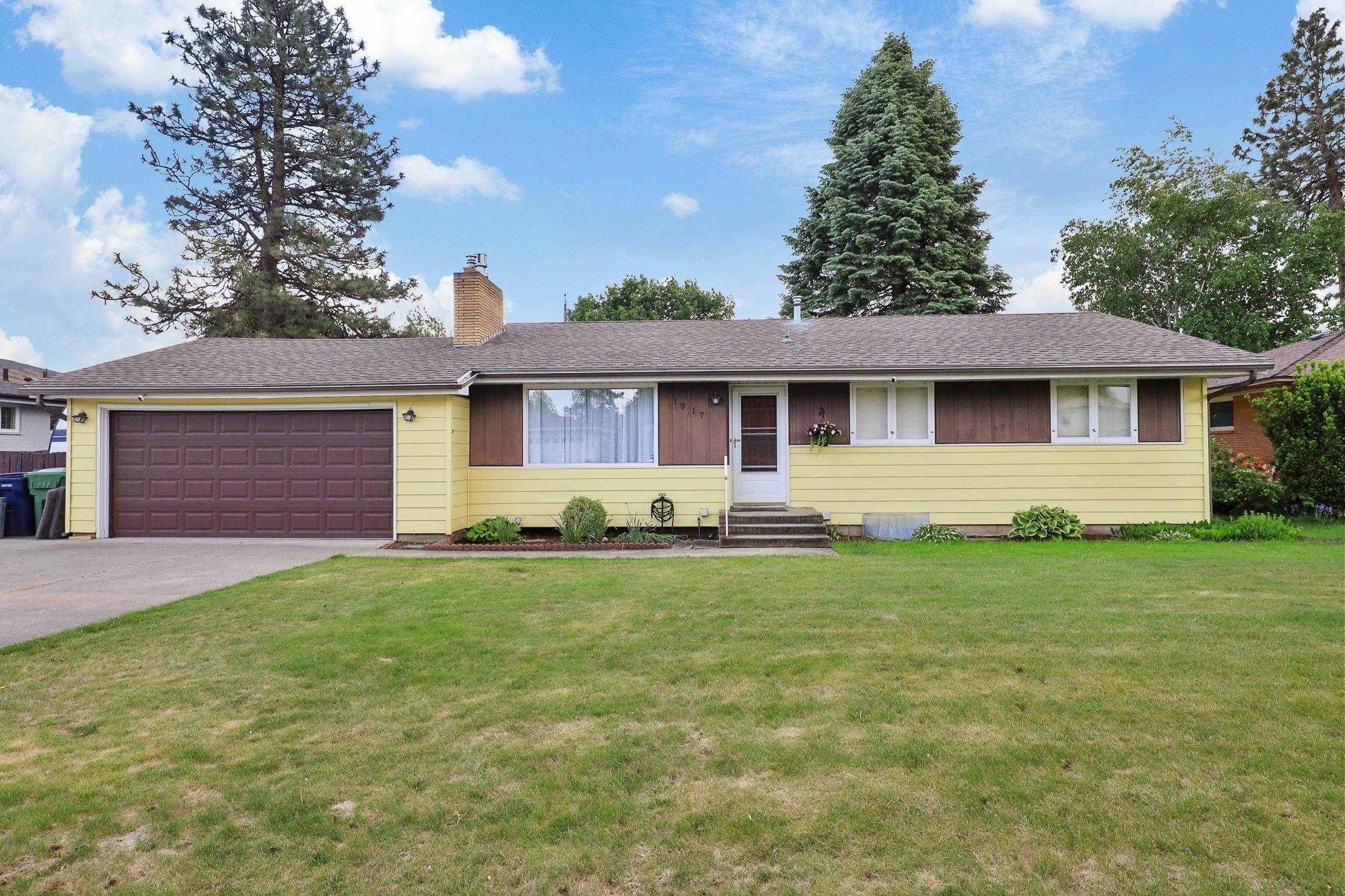 Property Photo: 1917 W Gordon Ave WA 99205