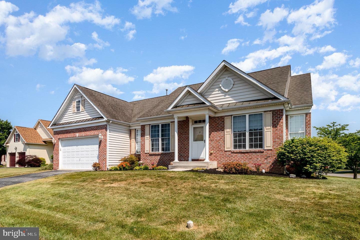 Property Photo: 902 Poplar Street PA 17331