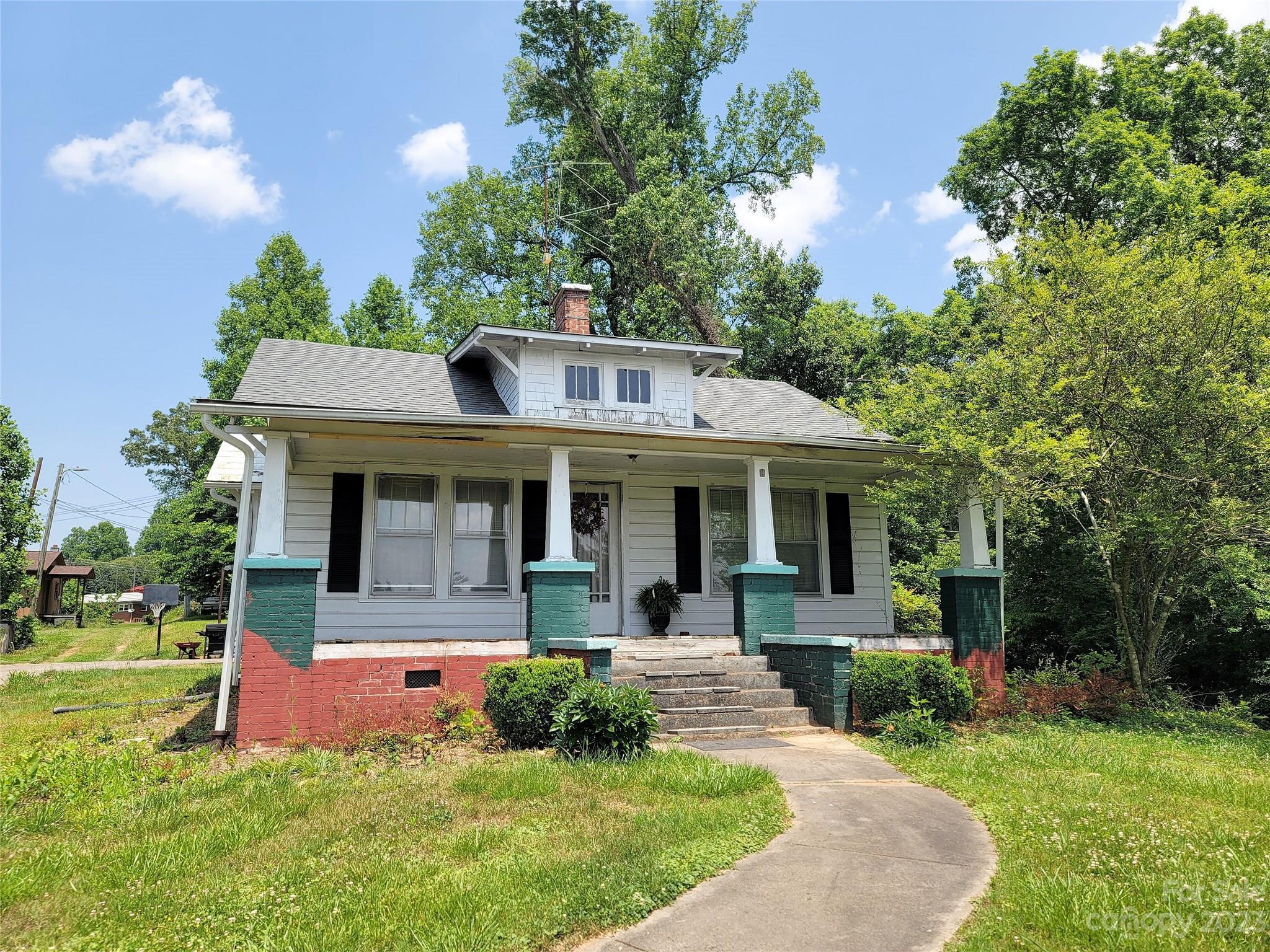 Property Photo: 661 Lenoir Road NC 28655