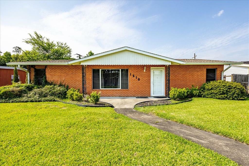 Property Photo: 1510 Carter TX 77630