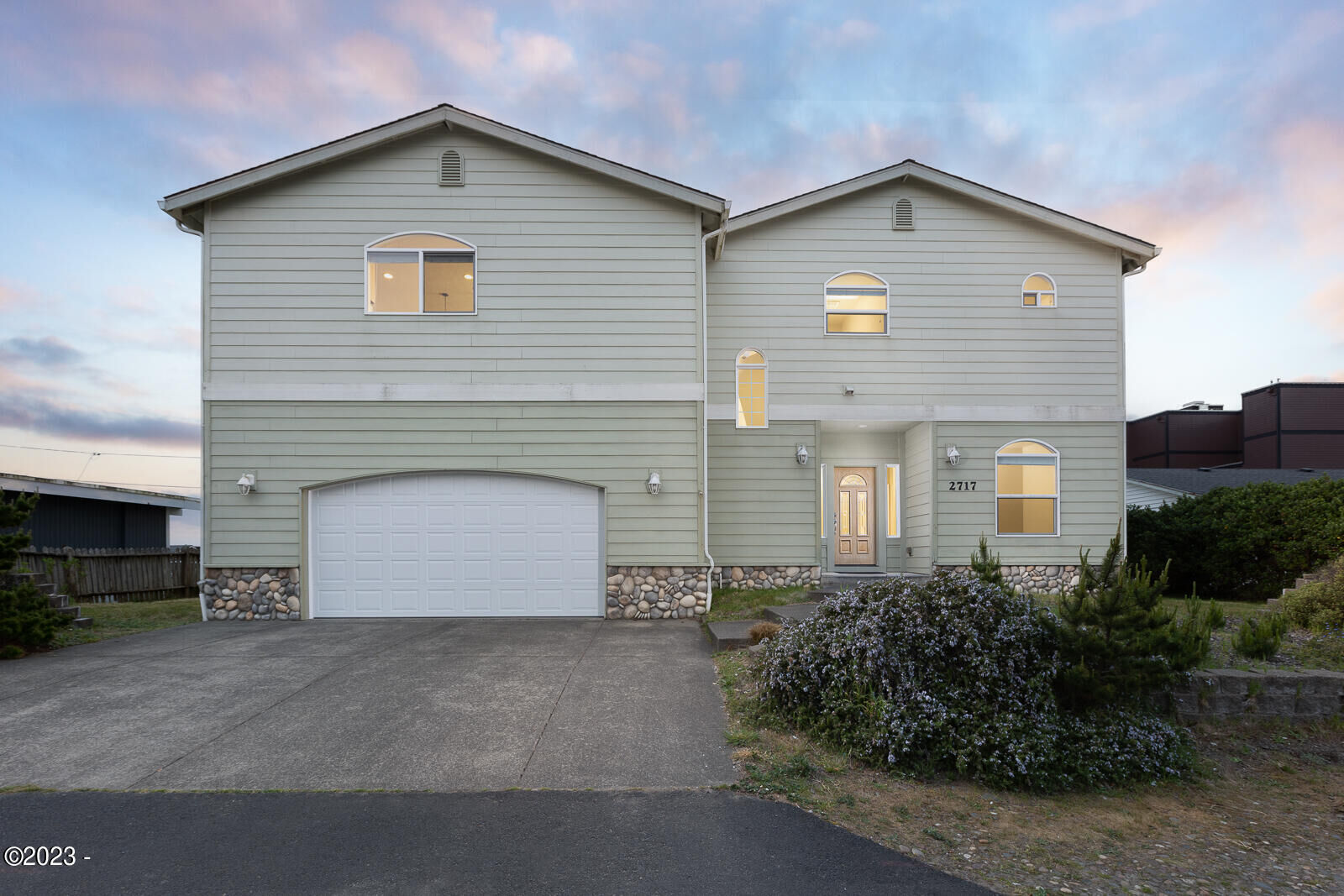 Property Photo: 2717 NW Jetty Avenue OR 97367