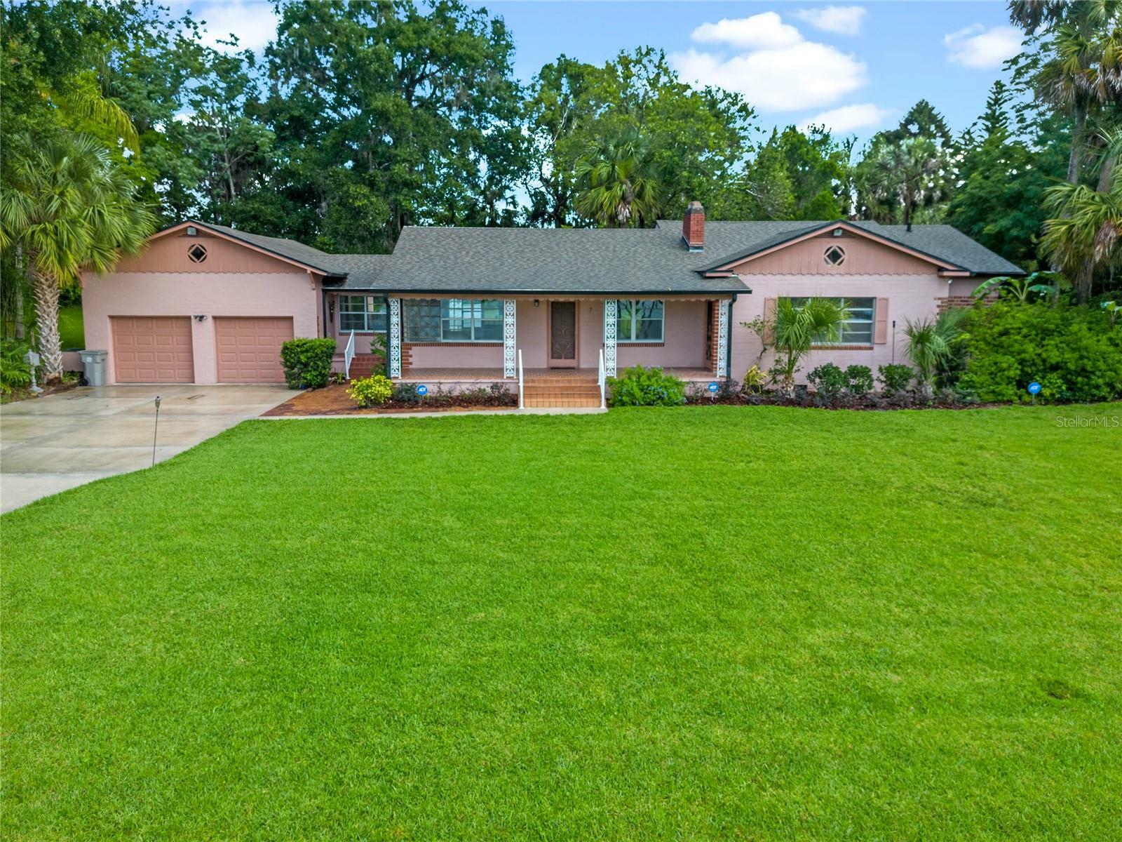 Property Photo:  7 W Laurel Street  FL 32703 