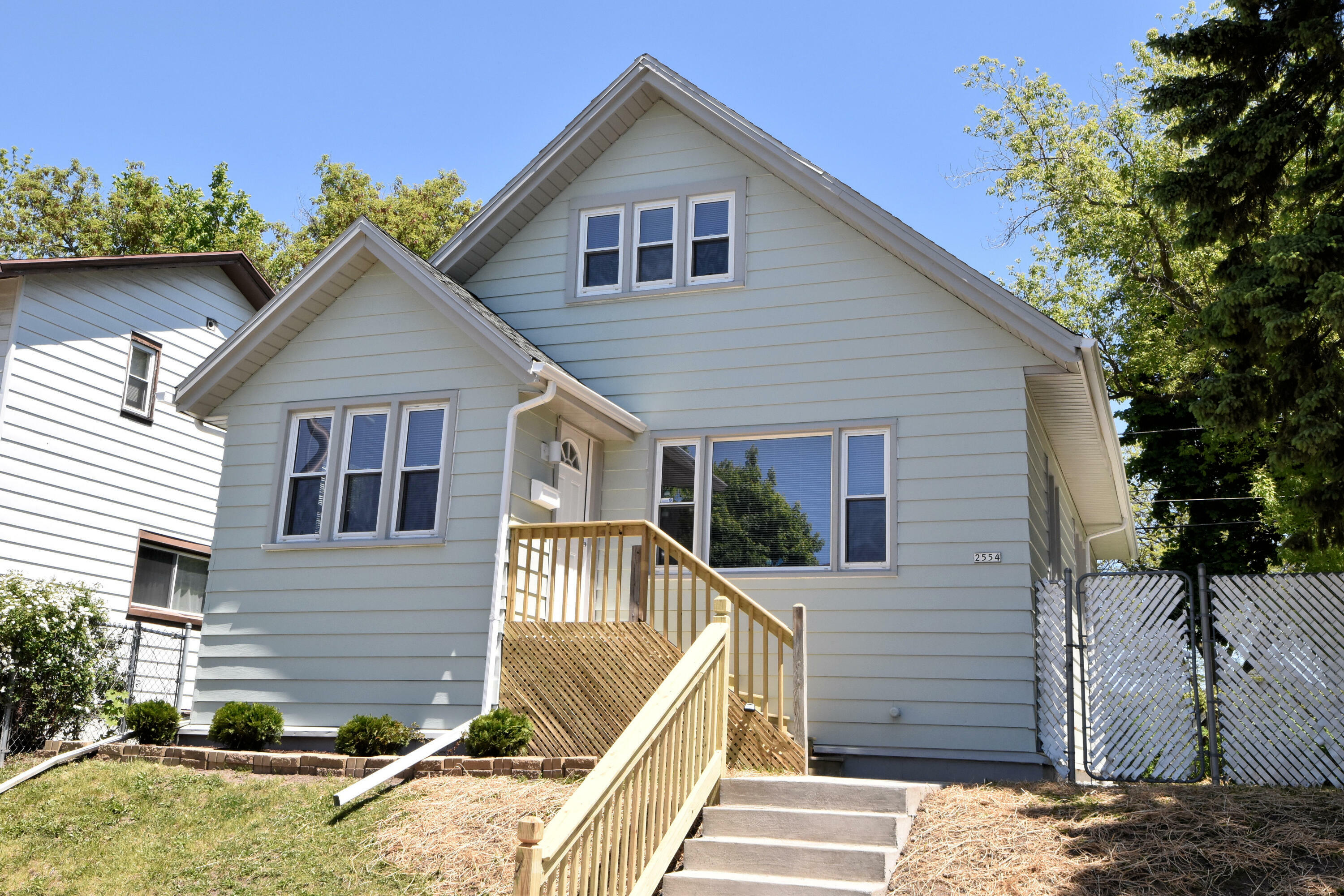 Property Photo: 2554 N Hubbard St WI 53212