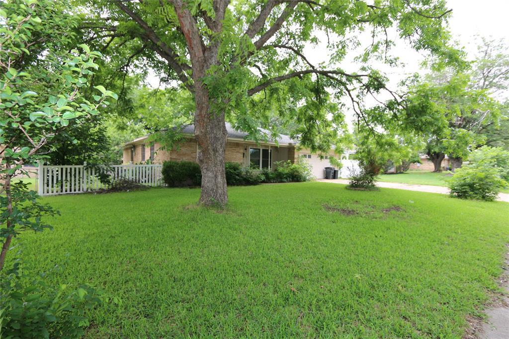 Property Photo: 611 Misty Glen Drive TX 75115