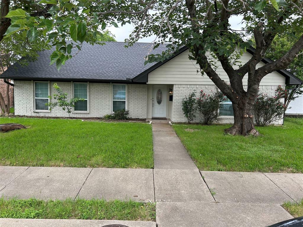 Property Photo: 614 Bradfield Drive TX 75042