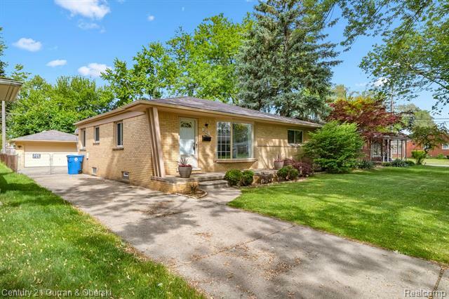 Property Photo:  8531 N Evangeline Street  MI 48127 