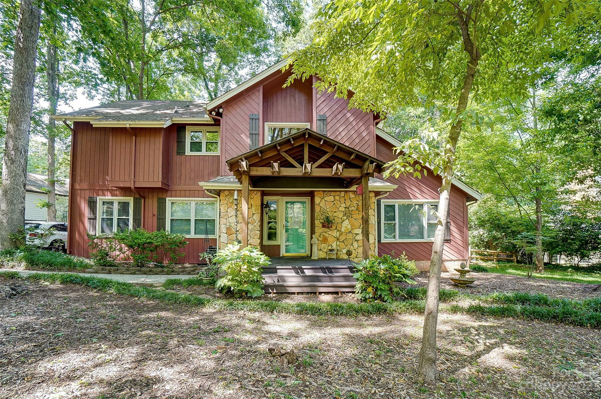Property Photo: 1719 Wandering Way Drive NC 28226