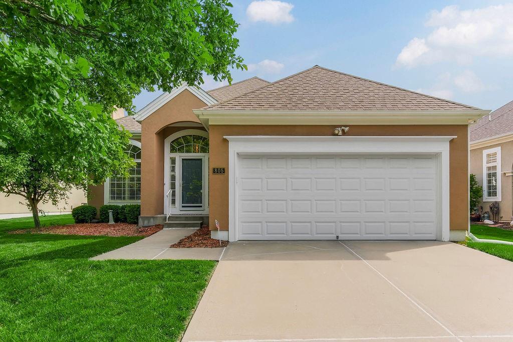 Property Photo: 805 W 132nd Terrace MO 64145