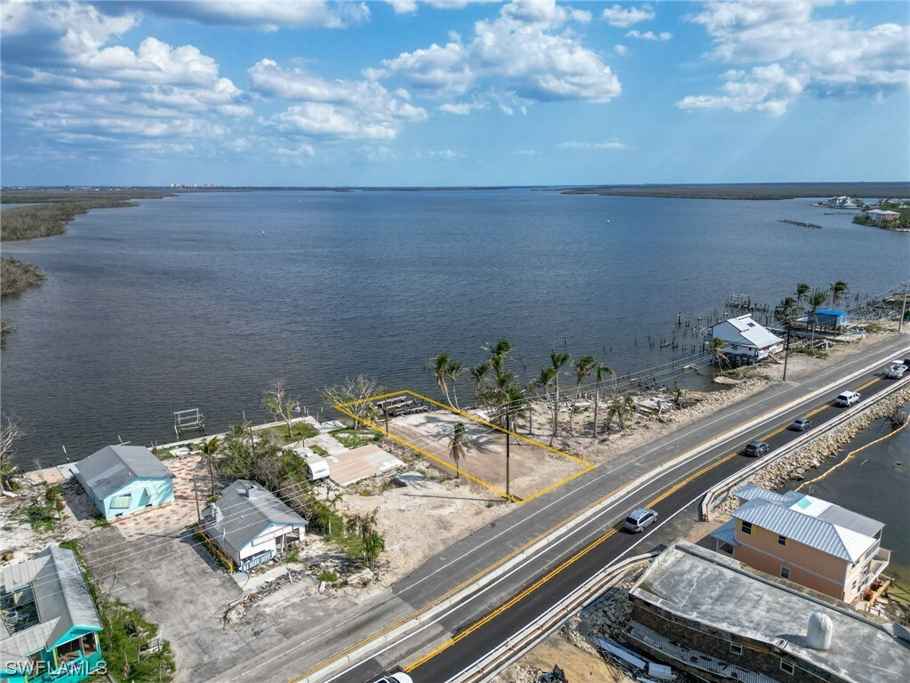 Property Photo:  4225-4227 Pine Island Road NW  FL 33993 