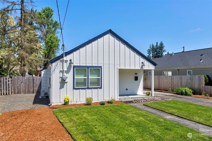 Property Photo: 811 Harris Street WA 98626