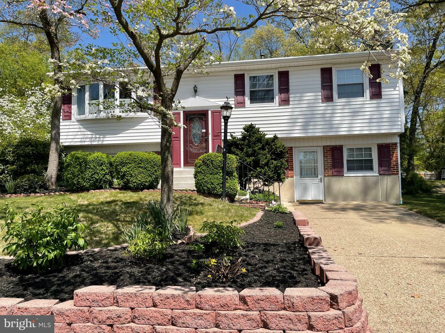 Property Photo:  20 Greenbriar Road  NJ 08012 