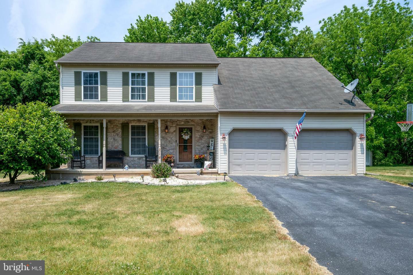 214 Holly Lane  Lancaster PA 17602 photo
