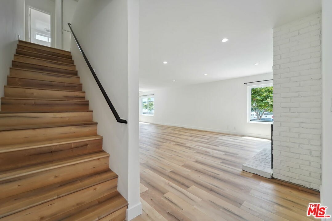Property Photo: 1133 22nd St 10 CA 90403