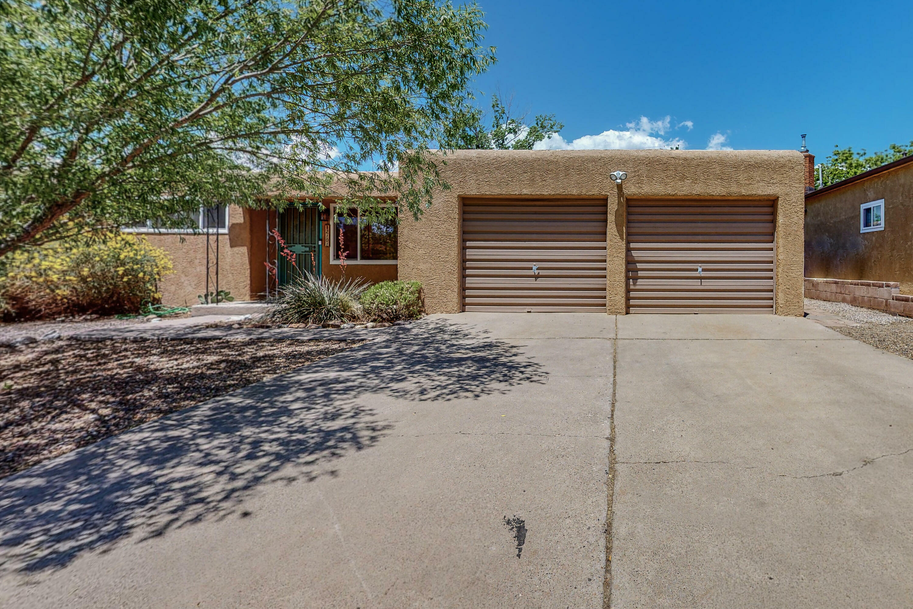 Property Photo:  2101 June Street NE  NM 87112 