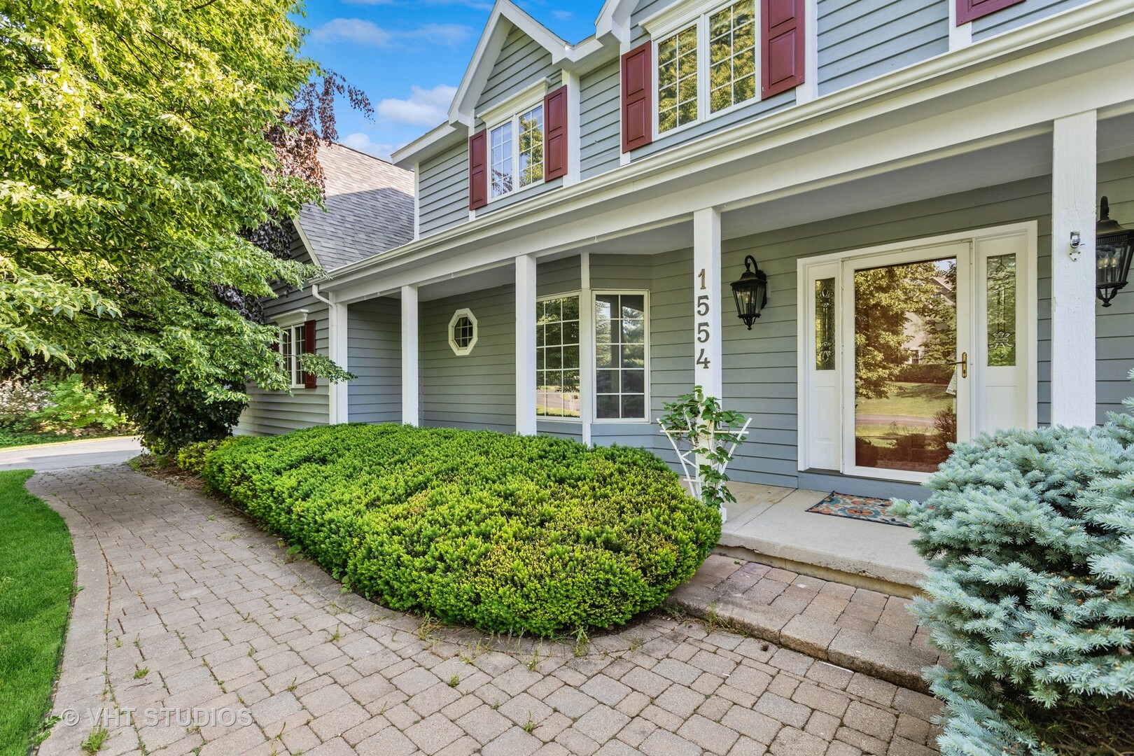 Property Photo: 1554 Bobolink Circle IL 60098