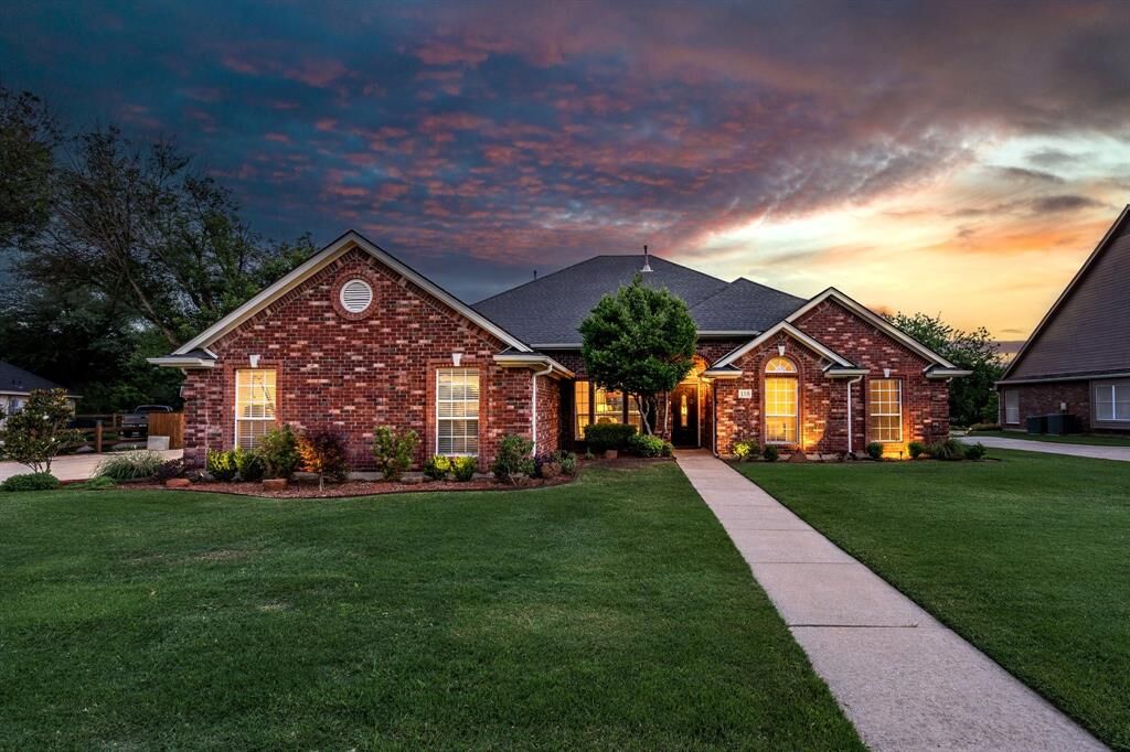 Property Photo:  138 Daisey Lane  TX 76247 