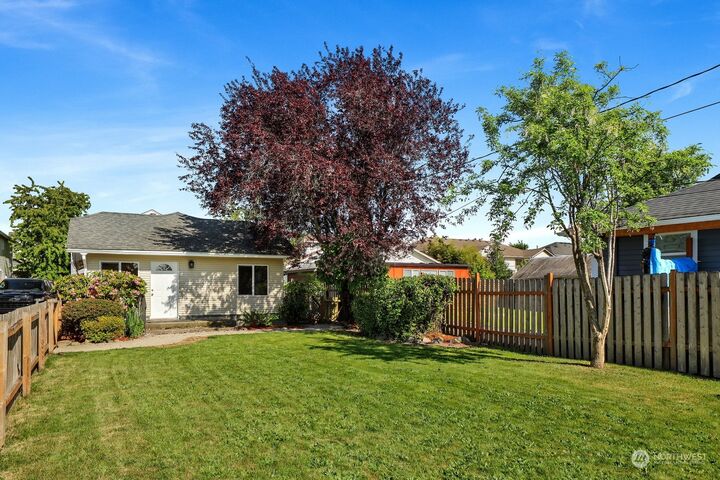 Property Photo:  3016 Orleans Street  WA 98226 