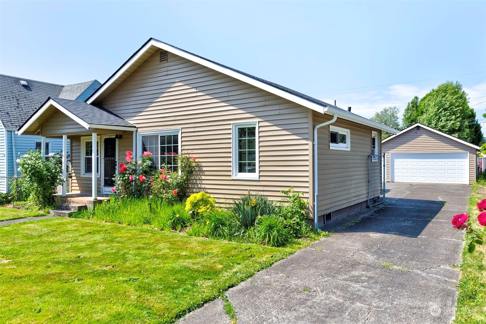 Property Photo:  3052 Dover Street  WA 98632 